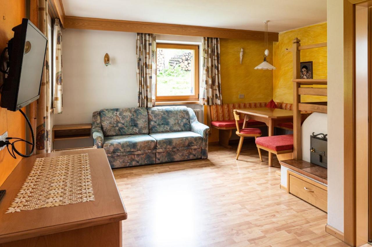 Garni Juri Bed & Breakfast ลาวิลลา ภายนอก รูปภาพ