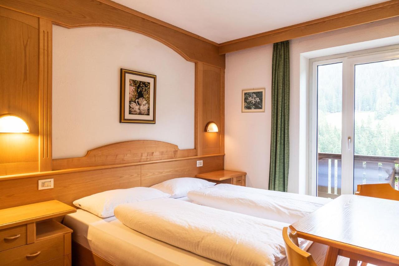 Garni Juri Bed & Breakfast ลาวิลลา ภายนอก รูปภาพ