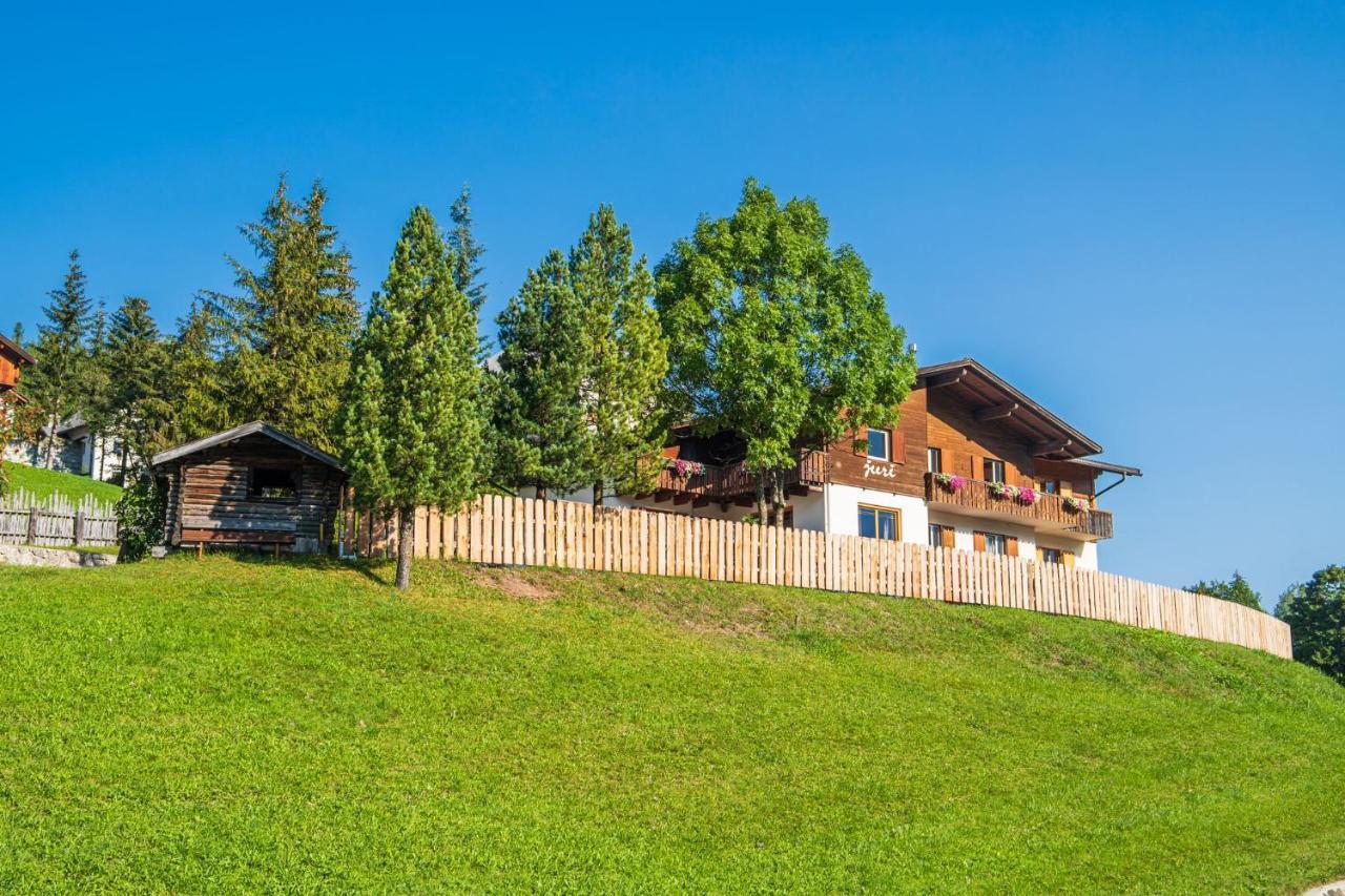Garni Juri Bed & Breakfast ลาวิลลา ภายนอก รูปภาพ